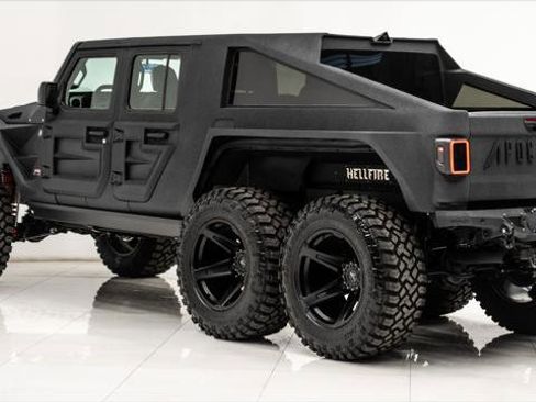 Used 2025 Jeep Gladiator Sport image 4