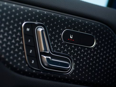 Certified 2025 Mercedes-Benz GLA 250 4MATIC image 19