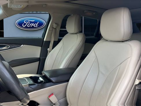 Used 2020 Lincoln Nautilus Reserve FWD image 11