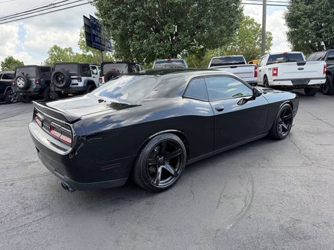 Used 2019 Dodge Challenger SXT RWD image 5