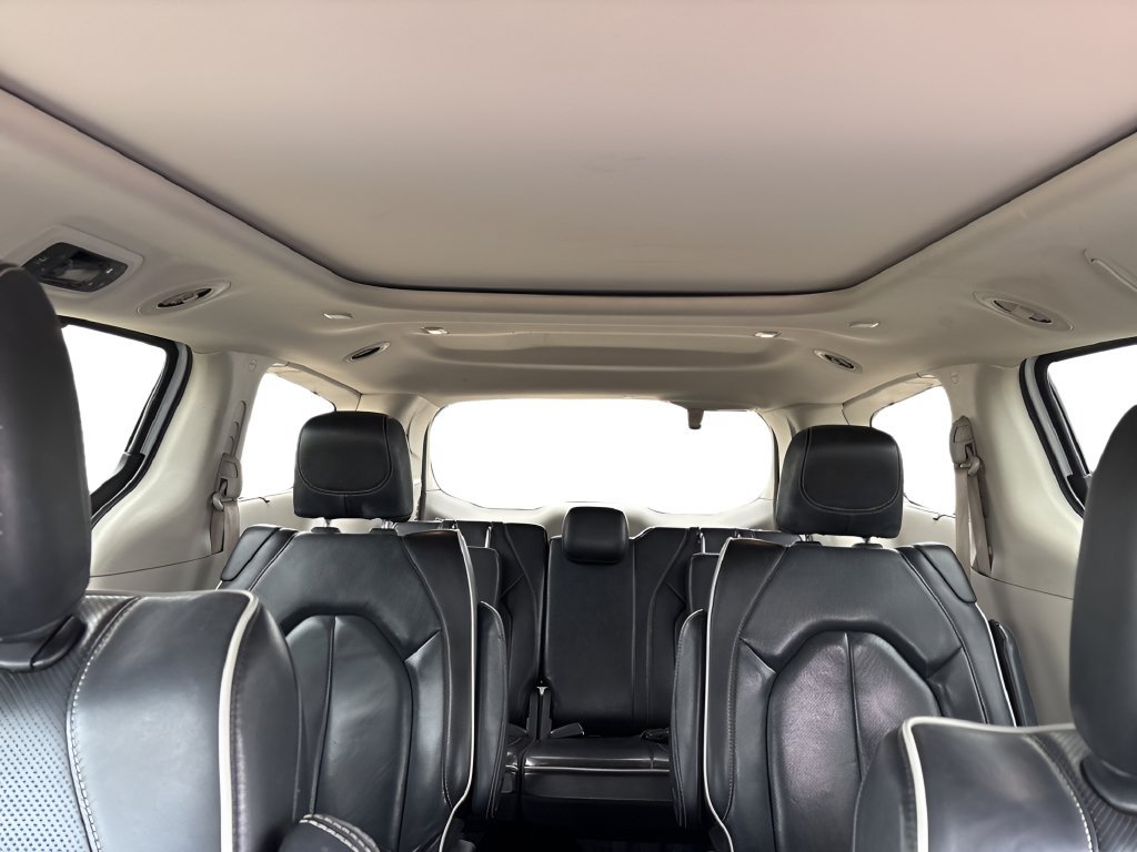 Used 2022 Chrysler Pacifica Limited FWD image 18