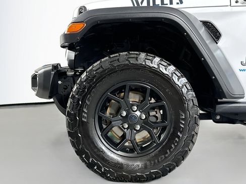 Used 2024 Jeep Wrangler Unlimited AWD/4WD image 12