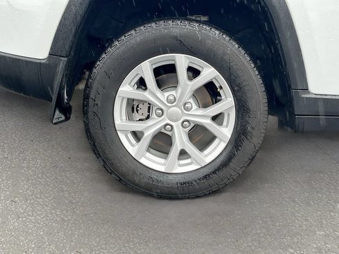 Used 2023 Jeep Grand Cherokee Limited RWD image 29