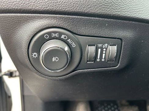 Used 2019 Jeep Compass Limited image 19