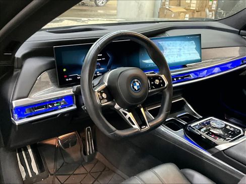 Used 2023 BMW i7 xDrive60 AWD/4WD image 16