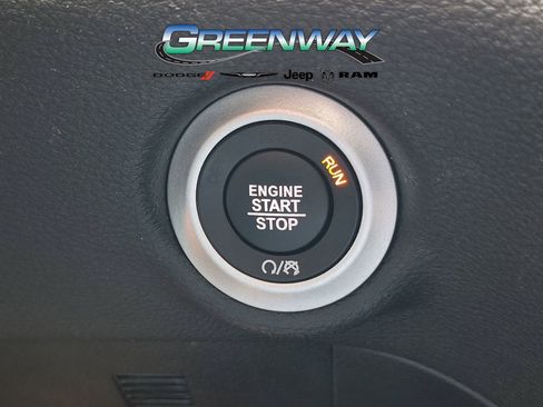 Used 2024 Chrysler Pacifica Pinnacle FWD image 27