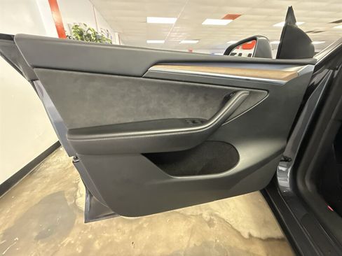 Used 2023 Tesla Model Y AWD image 13