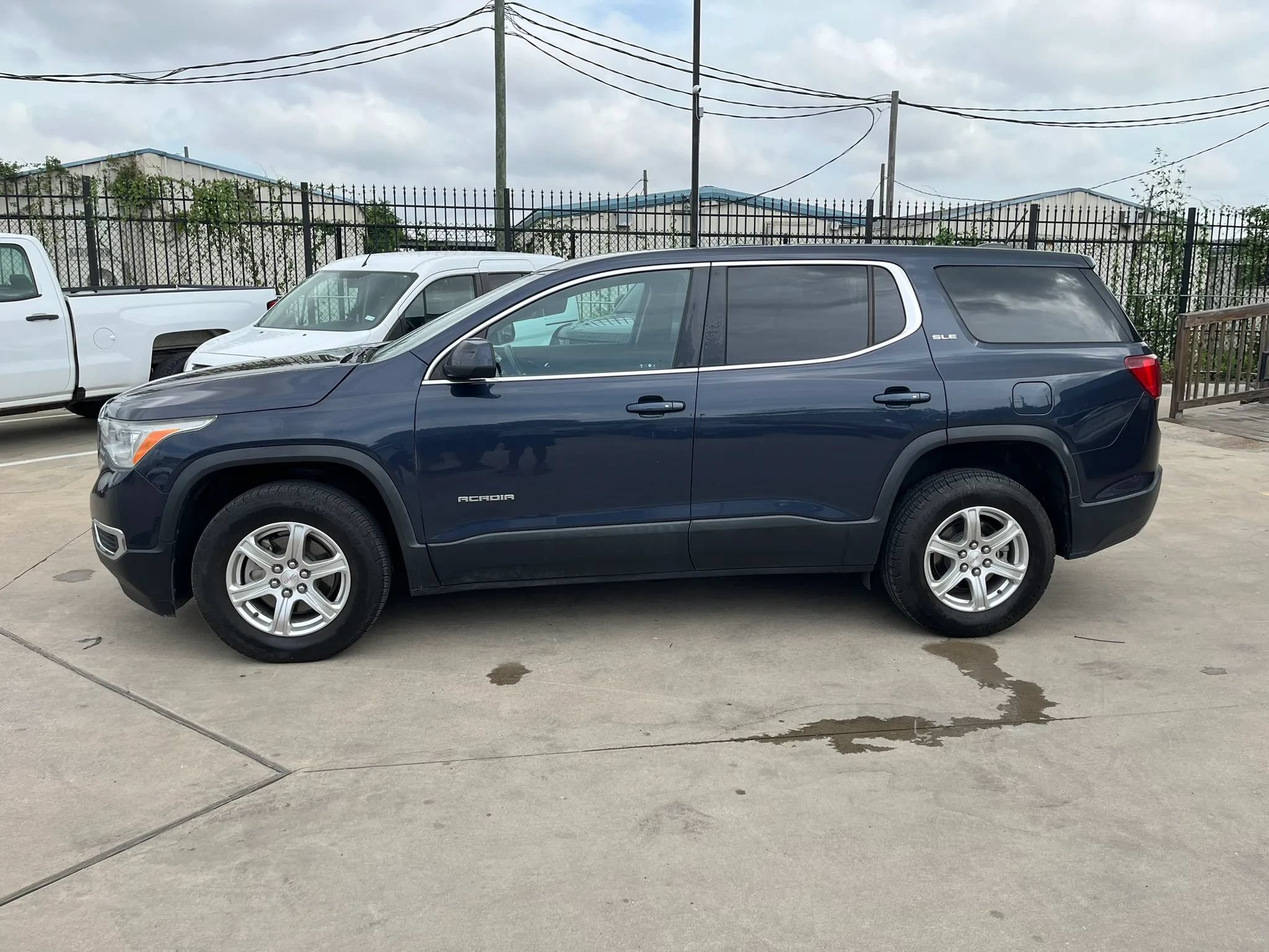 Used 2019 GMC Acadia SLE AWD/4WD image 4