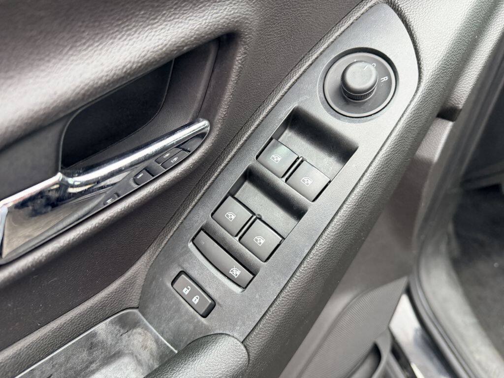 Used 2019 Chevrolet Trax LT w/ Redline Edition FWD image 7