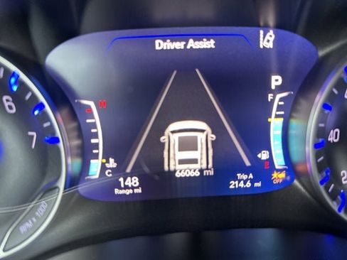 Used 2024 Chrysler Pacifica Touring-L image 14