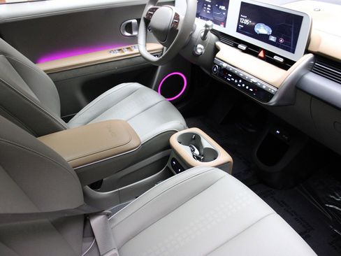 Used 2024 Hyundai Ioniq 5 Limited image 23