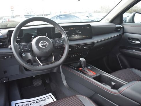 Used 2025 Nissan Kicks SR image 18