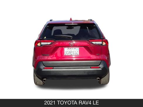 Used 2021 Toyota RAV4 LE FWD image 8