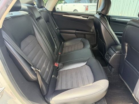 Used 2017 Ford Fusion SE w/ Equipment Group 601A FWD image 15