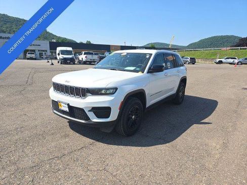 Certified 2023 Jeep Grand Cherokee Laredo AWD/4WD image 1