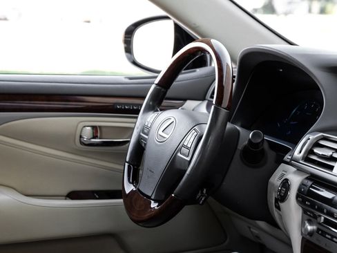 Used 2014 Lexus LS 460 image 18