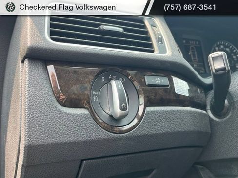 Used 2015 Volkswagen Passat TDI SEL Premium FWD image 17