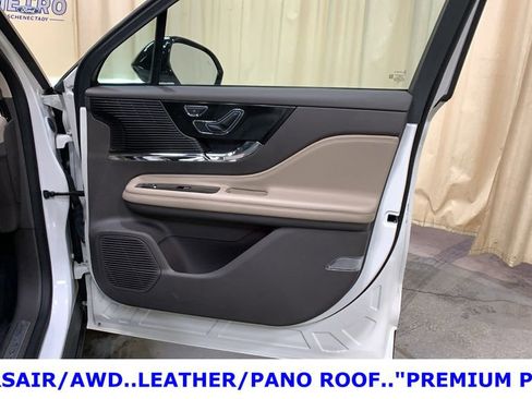 Used 2022 Lincoln Corsair AWD w/ Premium Package image 11