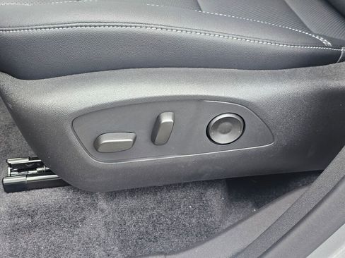 New 2025 Chevrolet Traverse LT image 33