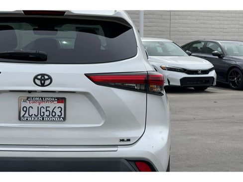 Used 2022 Toyota Highlander XLE image 16