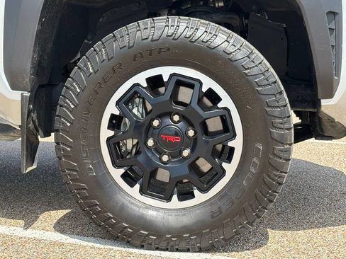 Certified 2024 Toyota Tacoma TRD Off-Road AWD/4WD image 8