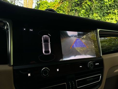 Used 2024 Porsche Macan image 16