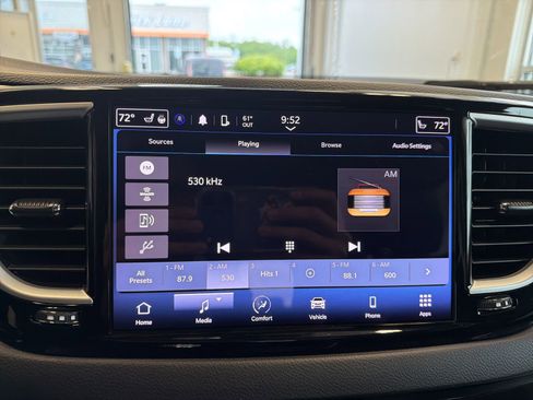 Used 2023 Chrysler Pacifica Touring-L FWD image 26