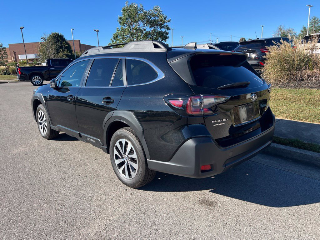 Used 2023 Subaru Outback Premium AWD/4WD image 4