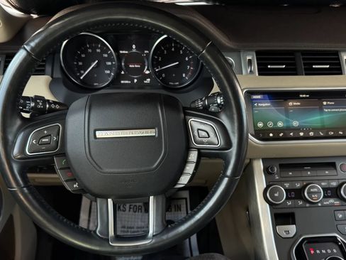 Used 2017 Land Rover Range Rover Evoque SE AWD/4WD image 16