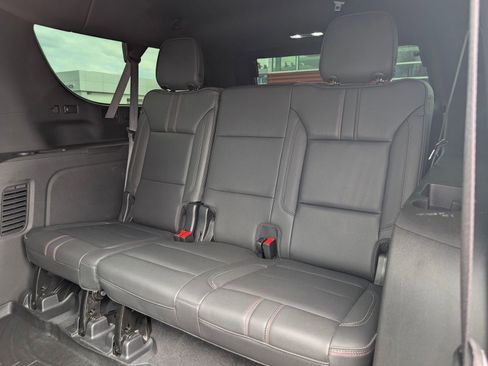 Used 2022 Chevrolet Suburban RST w/ Luxury Package image 31