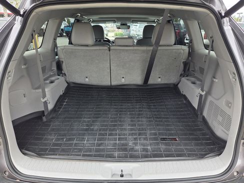 Used 2018 Toyota Highlander XLE image 9