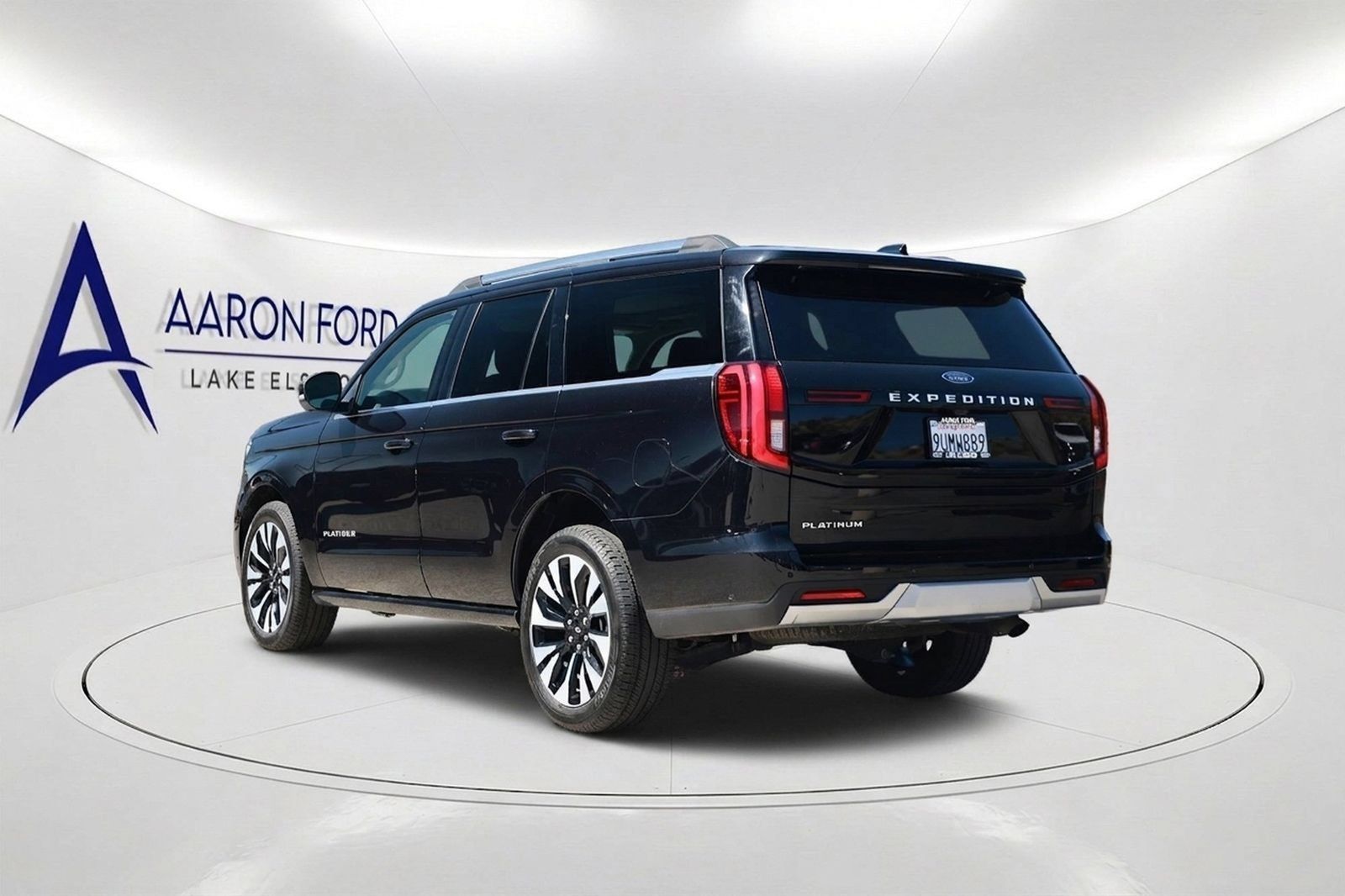 Used 2025 Ford Expedition Platinum w/ Driver's Package AWD/4WD image 7
