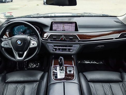Used 2022 BMW 750i xDrive AWD/4WD image 14
