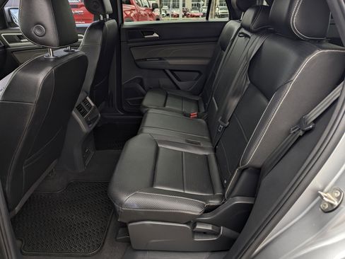 Used 2021 Volkswagen Atlas Cross Sport SE w/ Luggage Net & Mats Package FWD image 8