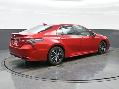 Used 2023 Toyota Camry SE image 6