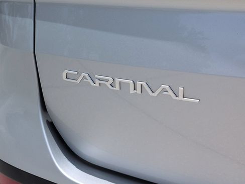 Certified 2023 Kia Carnival LX FWD image 16