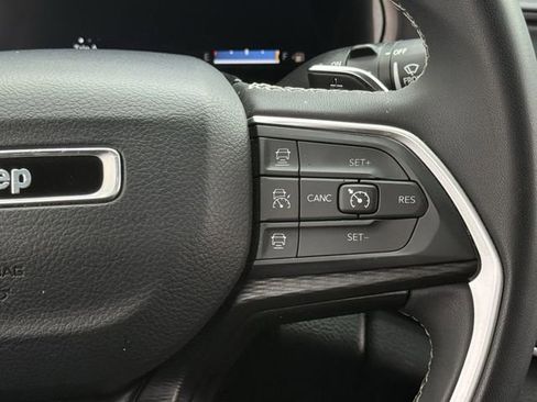 Used 2023 Jeep Grand Cherokee L Laredo image 14