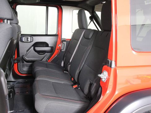 Used 2025 Jeep Wrangler Unlimited Rubicon w/ Convenience Group AWD/4WD image 31