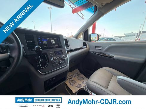 Used 2015 Toyota Sienna XLE FWD image 31