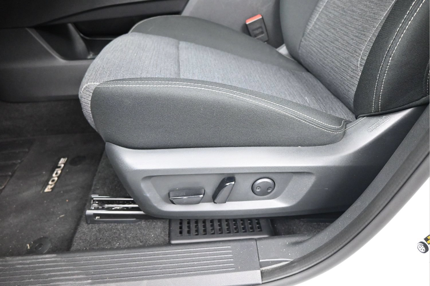Certified 2023 Nissan Rogue SV FWD image 10