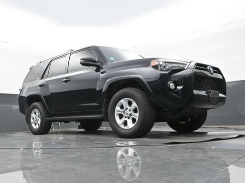 Used 2020 Toyota 4Runner SR5 AWD/4WD image 9