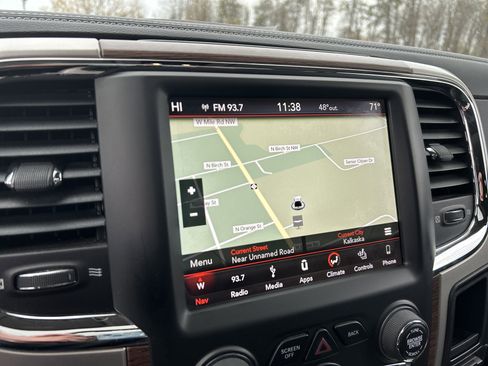 Used 2018 RAM 1500 Laramie AWD/4WD image 17