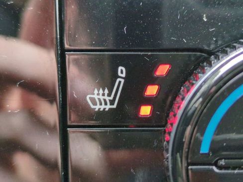 Used 2024 Nissan Armada SL w/ Captain's Chairs Package image 23