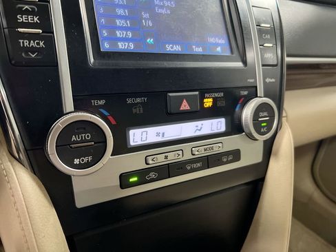 Used 2012 Toyota Camry XLE FWD image 16