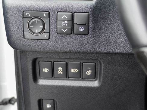 Used 2022 Lexus GX 460 Premium w/ Accessory Package AWD/4WD image 16