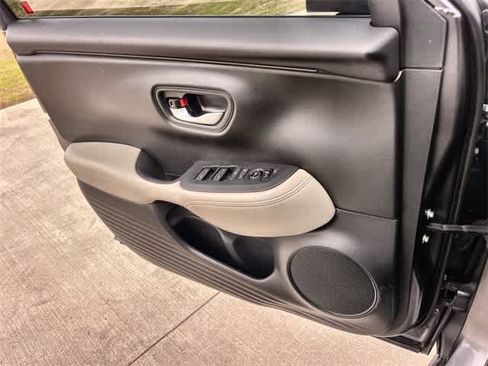 Certified 2025 Honda HR-V LX image 30