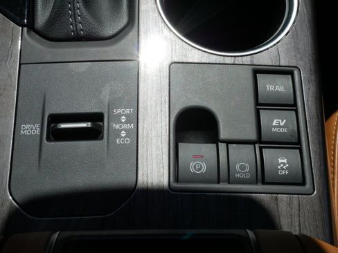 Used 2023 Toyota Highlander Platinum AWD/4WD image 25
