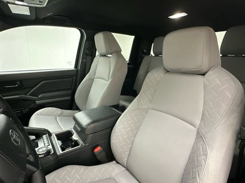 Certified 2024 Toyota Tacoma SR5 AWD/4WD image 9