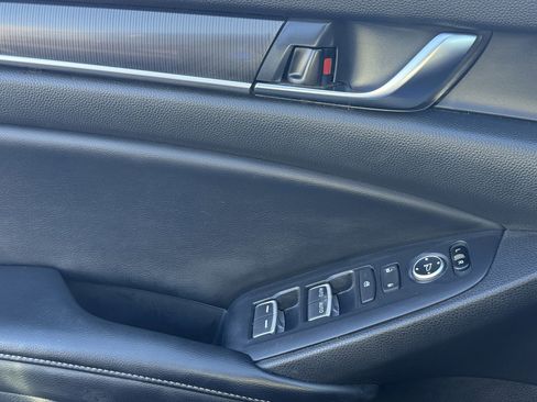 Used 2018 Honda Accord Sport image 19