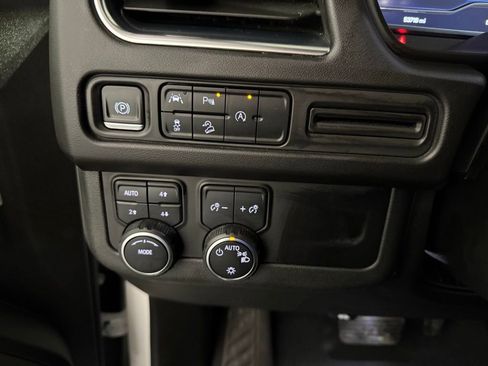 Used 2023 Chevrolet Suburban Premier image 14